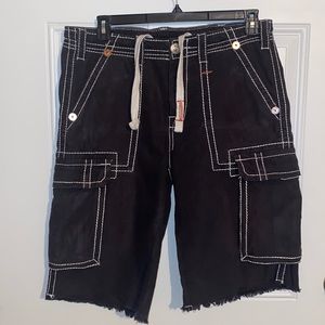 TᖇᑌE ᖇEᒪIGIOᑎ Shorts